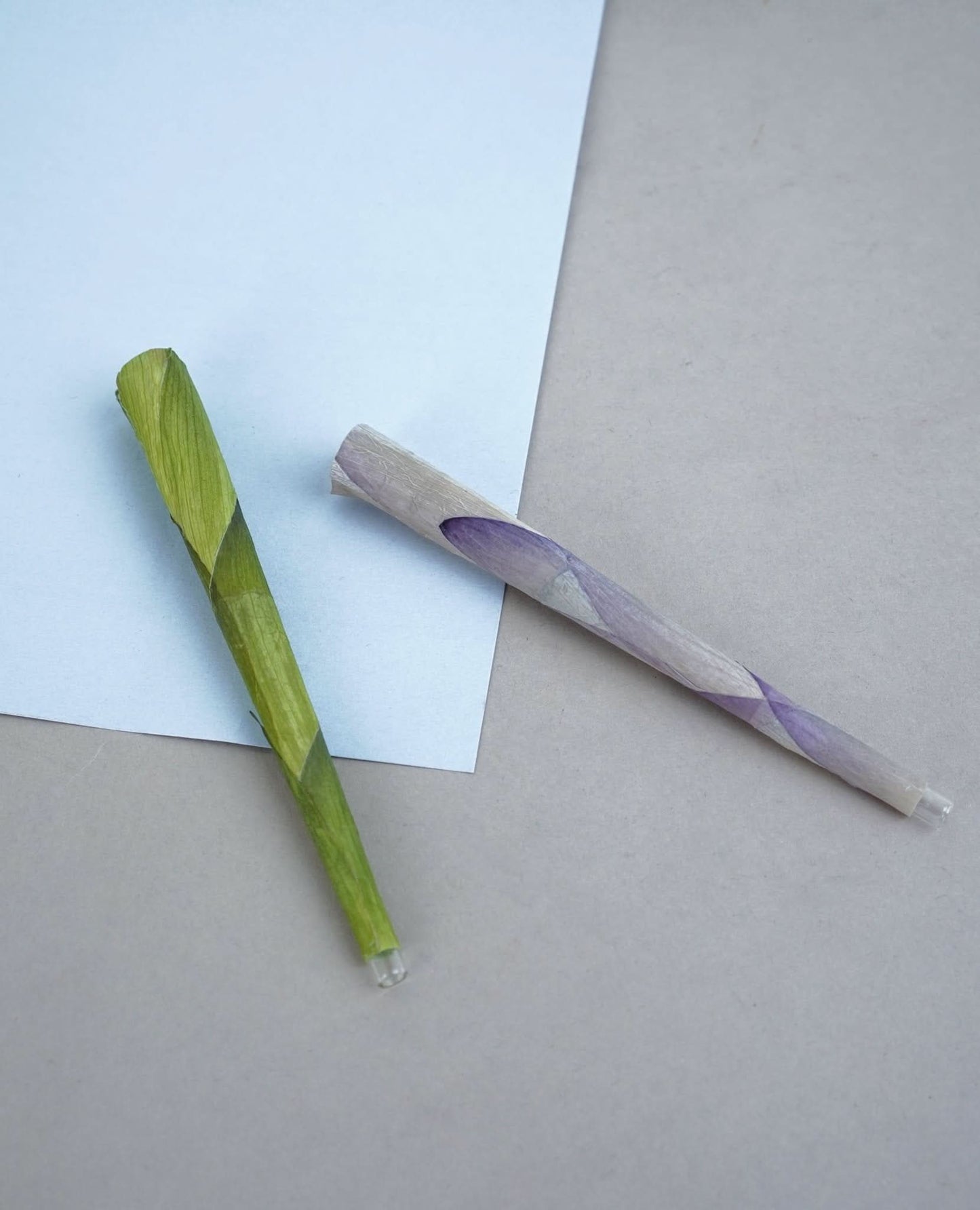 HAND ROLLED GLASS TIPS CONE - LOTUS PETALS - BOX OF 150 CONES